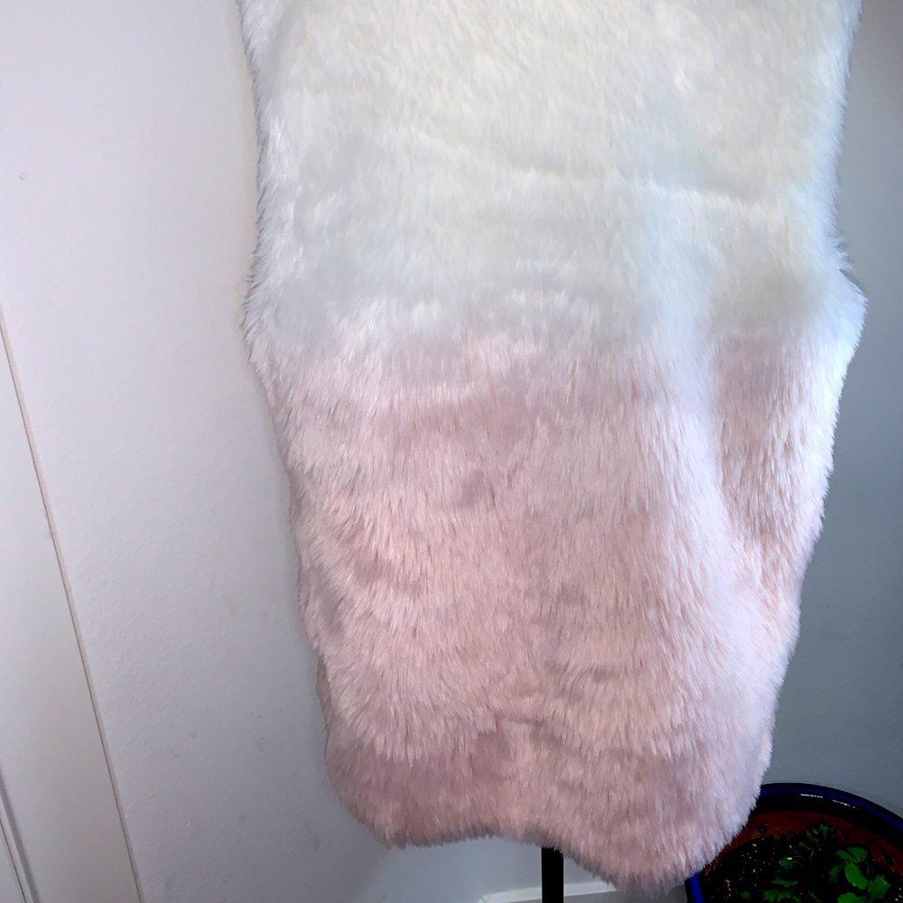 Faux Fur Vest - Picture 2 of 5